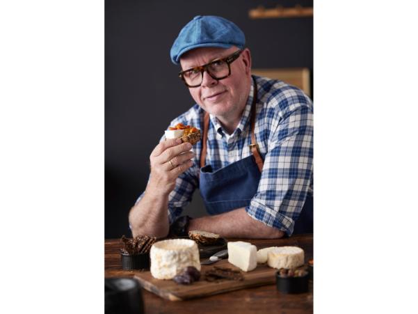 BITZ HOLM Cheese Board With 3 Knives