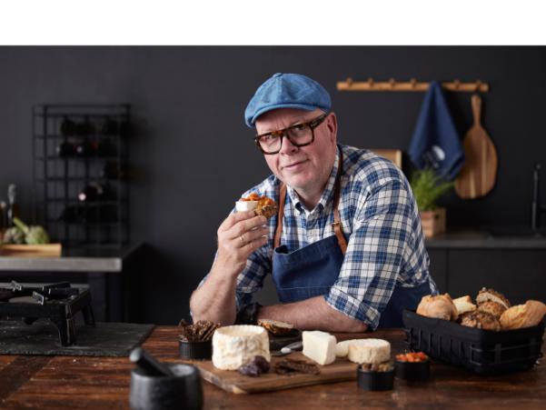 BITZ HOLM Cheese Board With 3 Knives