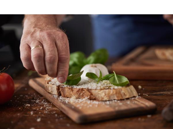 BITZ HOLM Serving Board 32 X 20 X 1.5 Cm Acacia Wood