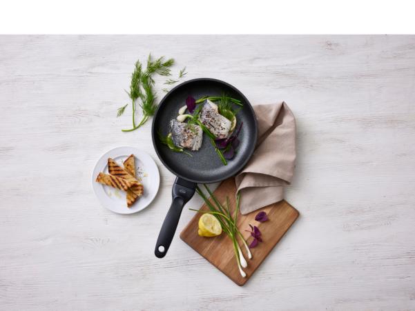 BITZ HOLM Serving Board 32 X 20 X 1.5 Cm Acacia Wood