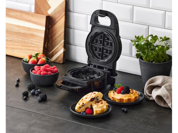 BITZ Nordic Sense Stuffed Waffle Maker 700 Watt Black