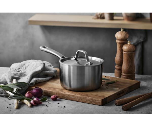 BITZ Pillivuyt Gourmet Divette Saucepan With Lid Dia 16 Cm 1.9 Liter Silver Metallic