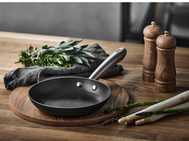 BITZ Pillivuyt Gourmet Garonne Frying Pan Ceramic Non-stick Dia 20 Cm Black
