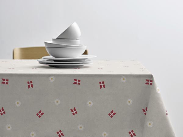 BITZ Södahl Tillykke Acrylic tablecloth w. antislip 140 cm Red