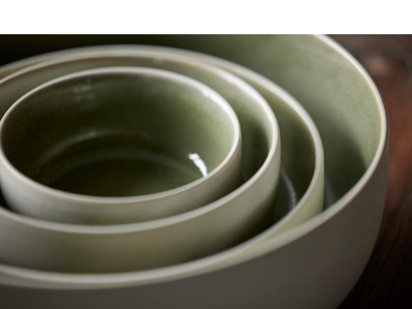 BITZ Studio Round North Salad Bowl Dia 25 Cm Matte White/Shiny Moss