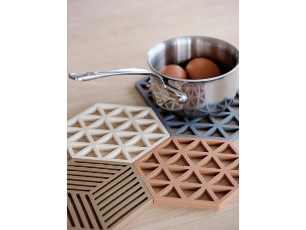 BITZ Zone Denmark Hexagon Trivet 16 X 14 X 0.9 Cm Dark Camel