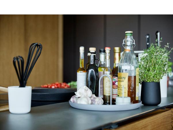 BITZ Zone Denmark Singles Tray Dia 30 X 13.4 Cm Black