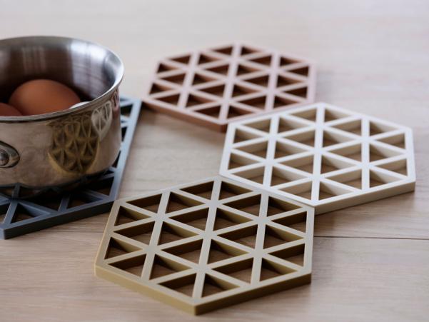 BITZ Zone Denmark Triangles Trivet 16 X 14 X 0.9 Cm Khaki