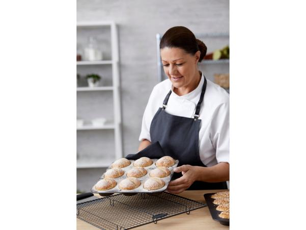 BITZ Blomsterbergs Bun Tin 32 X 30 X 3 2 Cm Carbon Steel