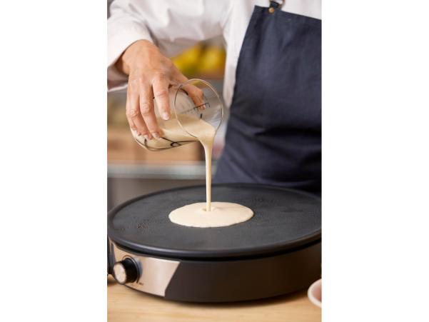 BITZ Blomsterbergs Crepe Pan Dia. 38 1500 Watt Black/Steel